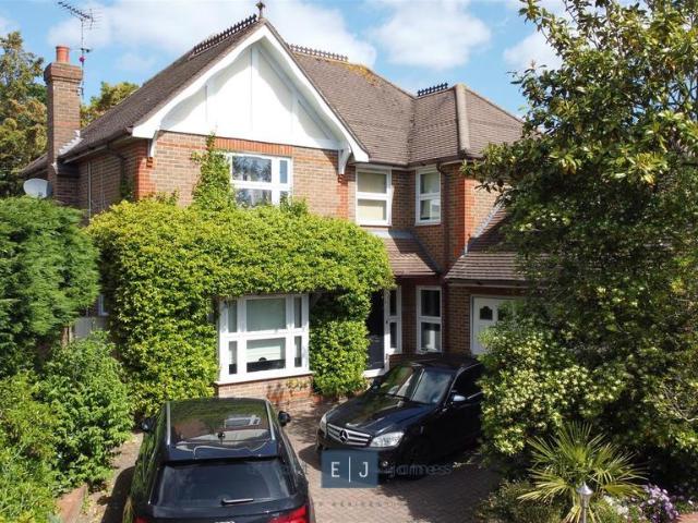 Roding Valley High School, Alderton Hill, Loughton, IG10 3JA, United Kingdom | 4 bed house for rent #127642651 | Rentberry