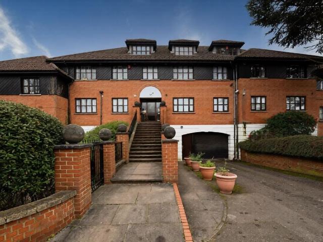 Rodings Court, 134 The Avenue, London E4, 1 bed flat to rent, £1,450 pcm | PrimeLocation