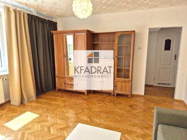 Śródmieście duża kawalerka z osobną kuchnią