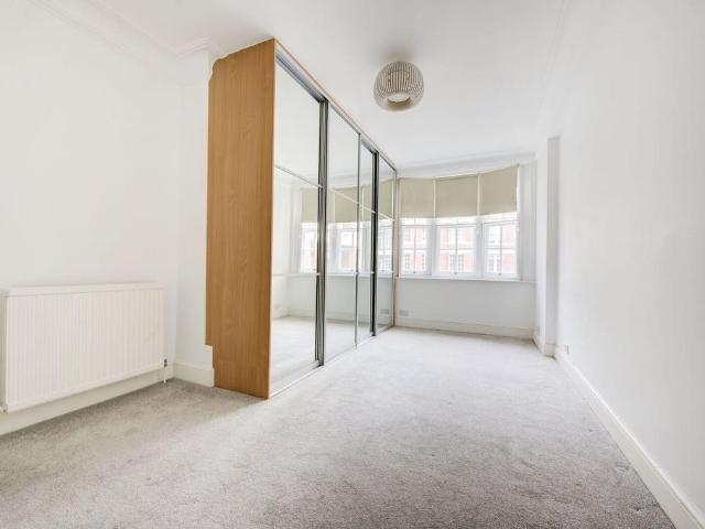 Rodney Court, Maida Vale, London, W9 3 bed flat to rent £5,000 pcm £1,154 pw