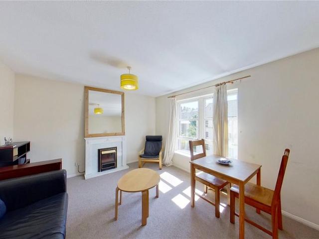 Rodney Place, Edinburgh, EH7 2 bed flat to rent £1,270 pcm £293 pw