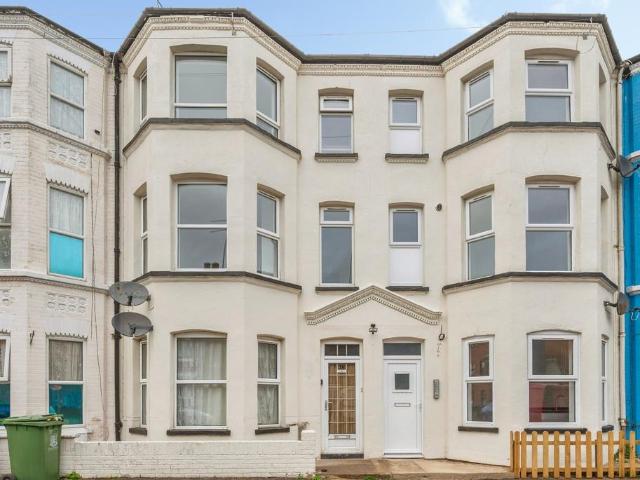 Rodney Road, GREAT YARMOUTH 2 bed flat to rent £775 pcm £179 pw