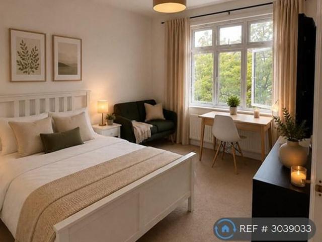 Rodney Road, Mitcham, CR4 1 bed in a house share to rent £800 pcm £185 pw