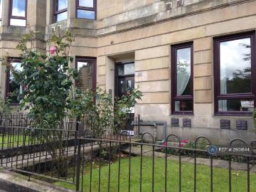 Roebank Street, Glasgow, G31 3 bed flat to rent £1,195 pcm £276 pw