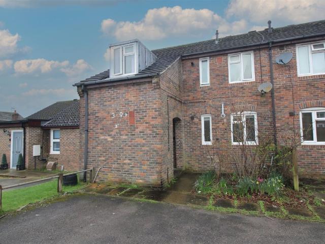 Roebuck Close, Horsham RH13, 1 bed maisonette to rent, £1,300 pcm | PrimeLocation