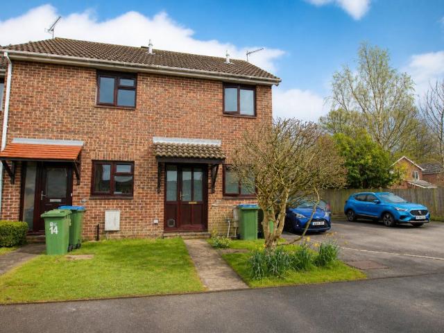 Roebuck Close, Horsham RH13, 2 bed terraced house to rent, £1,500 pcm | PrimeLocation