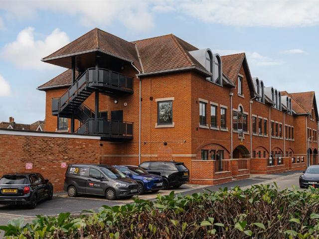 Roebuck Close, Reigate RH2, 1 bed flat to rent, £1,450 pcm | PrimeLocation