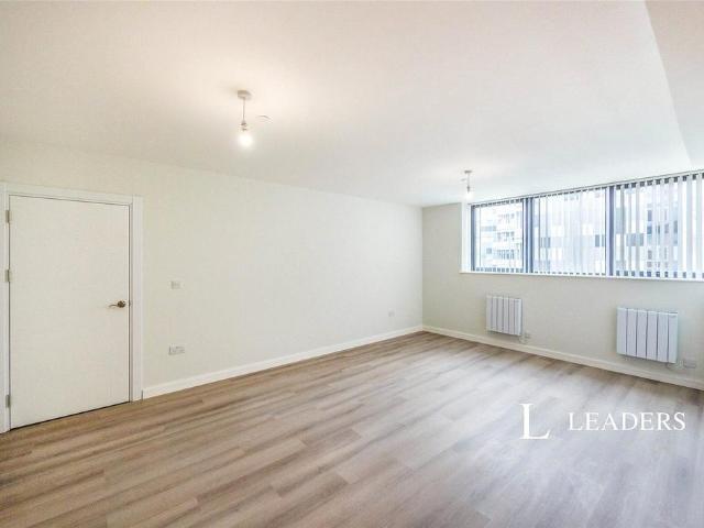 Roebuck House, Roebuck Close, PO6 2 bed flat to rent £1,325 pcm £306 pw
