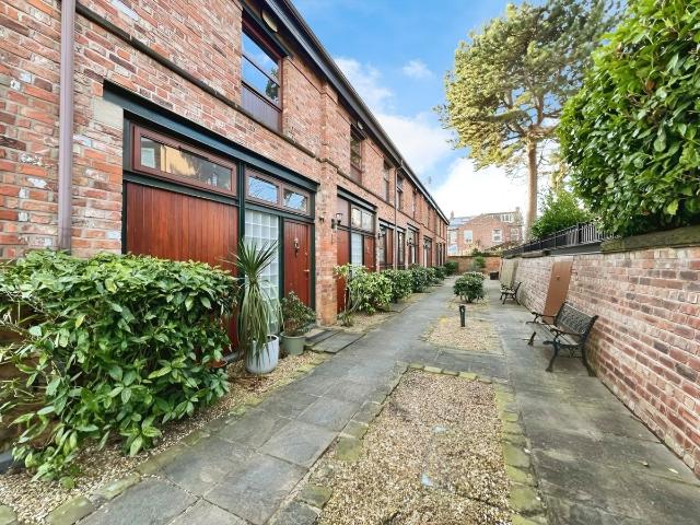 Roebuck Lane, Sale M33, 1 bed terraced house to rent, £1,150 pcm | PrimeLocation