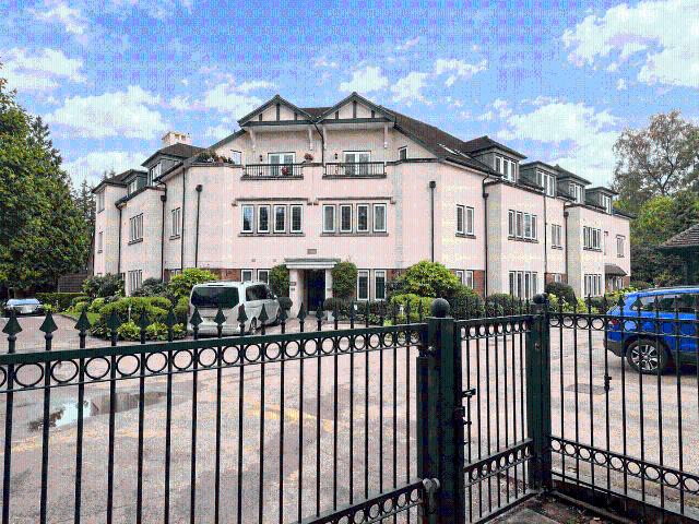 Roedean Road, Tunbridge Wells TN2, 2 bed flat to rent, £1,995 pcm | PrimeLocation