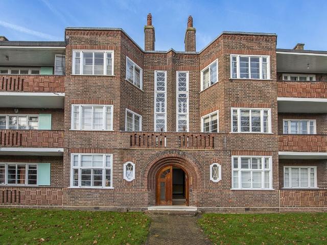 Roehampton Close, London SW15, 2 bed flat to rent, £2,750 pcm | PrimeLocation