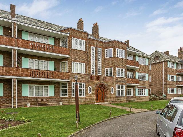 Roehampton Close, Putney SW15, 3 bed flat to rent, £3,495 pcm | PrimeLocation