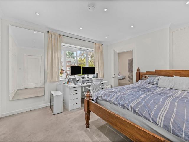 Roehampton Close, Roehampton SW15, 3 bed flat to rent, £3,000 pcm | PrimeLocation