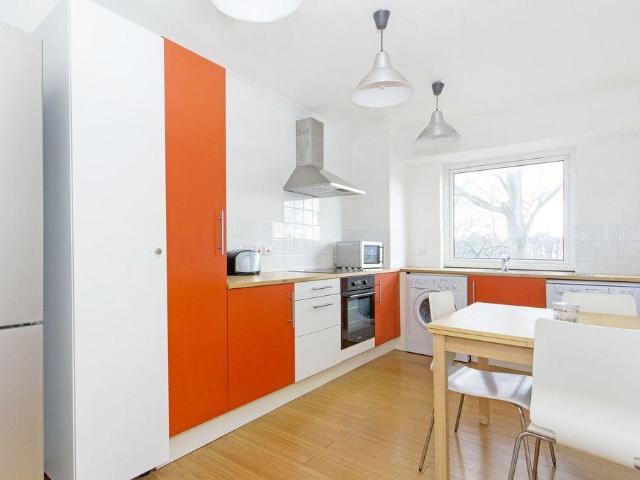 Roehampton Court, Queens Ride. 3 bed flat to rent £2,500 pcm £577 pw