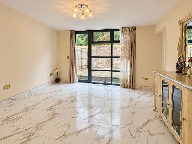 Roehampton Vale, LONDON SW15 3 bed end of terrace house to rent £3,000 pcm £692 pw