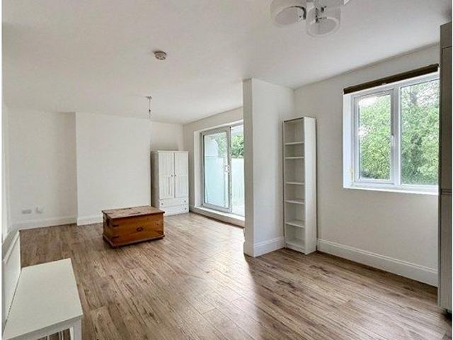 Roehampton Vale, London SW15, 3 bed flat to rent, £2,380 pcm | PrimeLocation