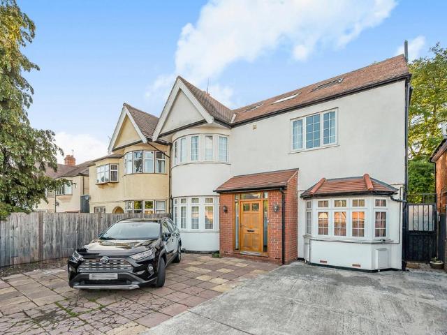 Roehampton Vale, Putney, London 3 bed flat to rent £2,400 pcm £554 pw