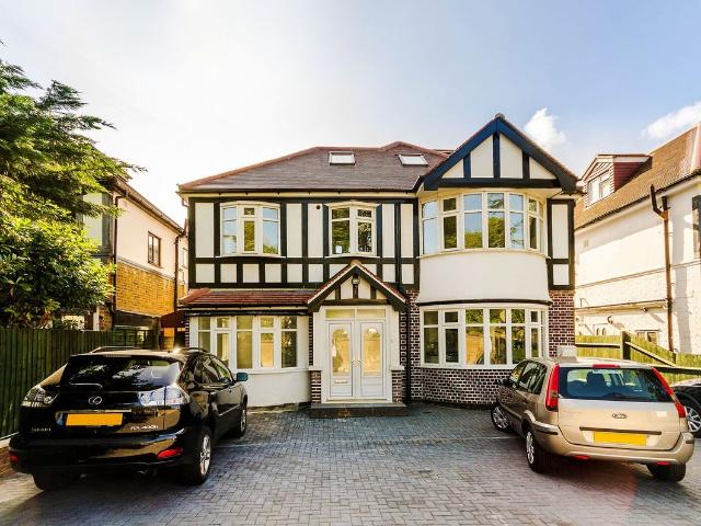 Roehampton Vale, Roehampton, London SW15, 2 bed flat to rent, £3,000 pcm | PrimeLocation