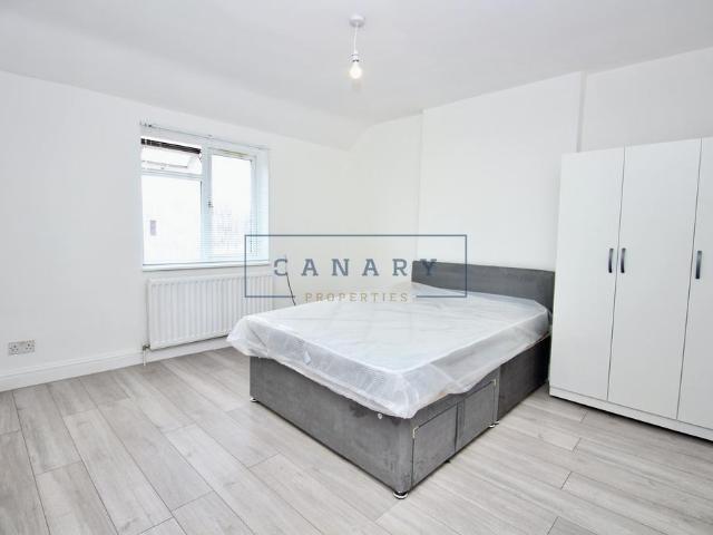 Rogers Road, Tooting, London, SW17 House share to rent £900 pcm £208 pw