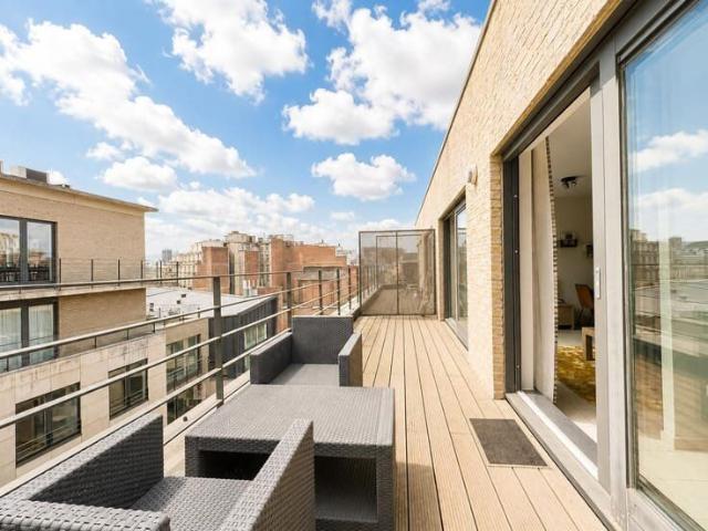 Rogier Magnifique Penthouse meublé