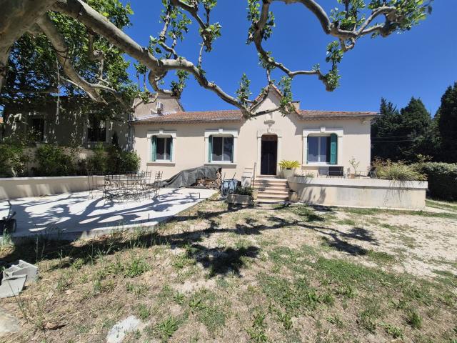 Rognonas Maison Bourgeoise En Campagne Sur Beau Terrain 135m² Rognonas