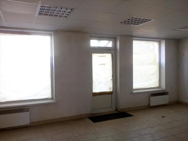 Lokal 60 m2 na wynajem w centrum Rogoźna z dużymi witrynami