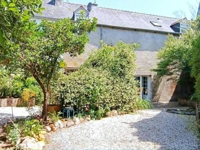 ROHAN GRANDE MAISON DE CARACTÈRE 200 M² 6/7 CHAMBRES AINSI QU'UN HANGAR DE 200 M²