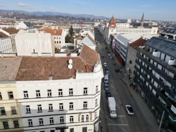 Rohdachboden im Stilzinshaus am Fuße des Wilhelminenbergs – ca. 400 m² zzgl. Freiflächen erzielbar EUR 625/m2 Wohnfläche