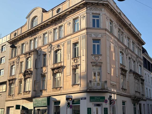 ROHDACHBODEN IN EINEM JUGENDSTILZINSHAUS