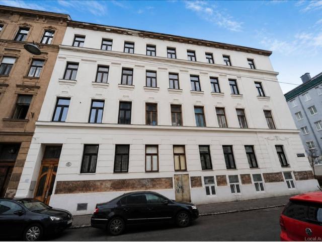 Rohdachwerkstätten mit Stellplätzen in Planung