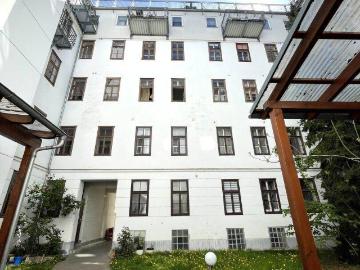 Rohdiamant im Altbau – Wohnung mit viel Charme und Gestaltungsmöglichkeiten