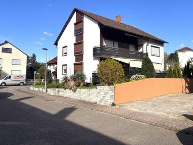Rohdiamant: 4 Zimmerwohnung mit Balkon
