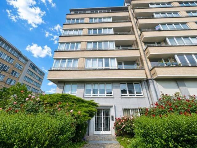 Roi Vainqueur 2 bedroom flat with balcony + storage room