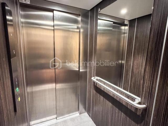 Roissy en Brie – Appartement récent de 2021, F2 2 pièces, balcon + 1 parking en sous sol GARANTIE DECENNALE 2031