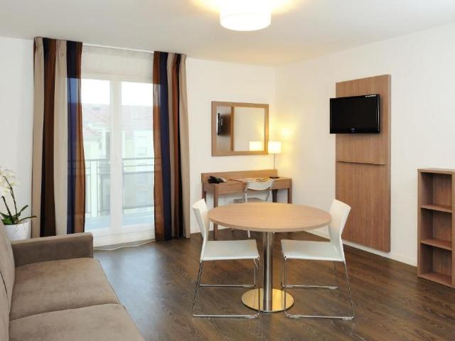 Roissy Village Lovely 1 BR premium suite with Easy Access to Paris
