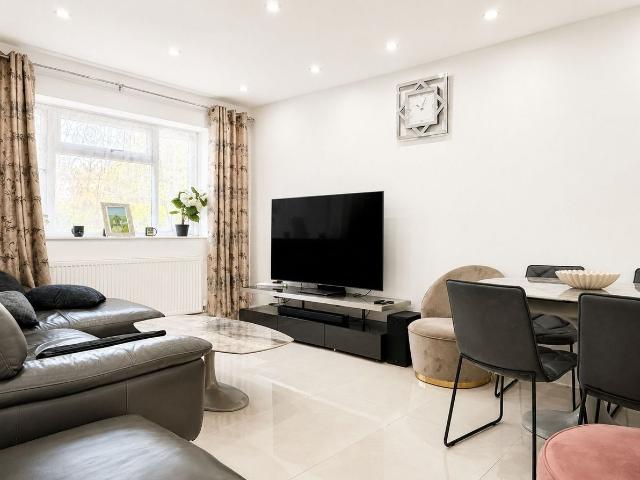 Rokeby House, Lochinvar Street, London SW12, 1 bed flat to rent, £1,950 pcm | PrimeLocation