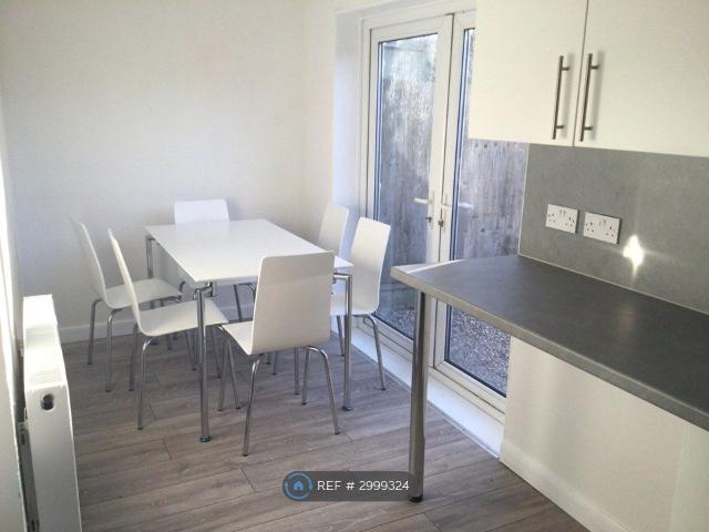 Rokells, Basildon SS14, 6 bed terraced house to rent, £3,600 pcm | PrimeLocation