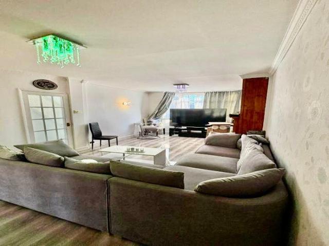 Roland Avenue, London CV6 3 bed semi detached house to rent £2,450 pcm £565 pw