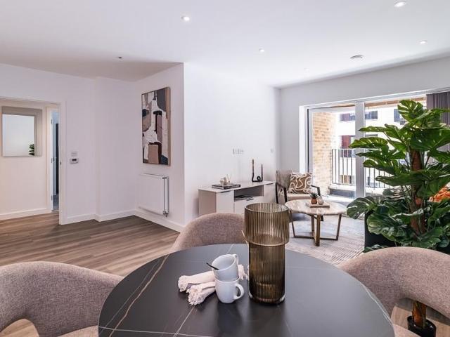 Rolfe Terrace, SE18 1 bed apartment to rent £1,900 pcm £438 pw