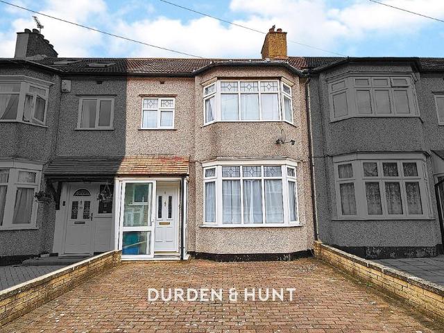 Roll Gardens, Ilford, IG2 3 bed terraced house to rent £2,450 pcm £565 pw
