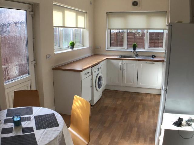 Rolleston Drive, Nottingham. 4 bed house to rent £2,166 pcm £500 pw