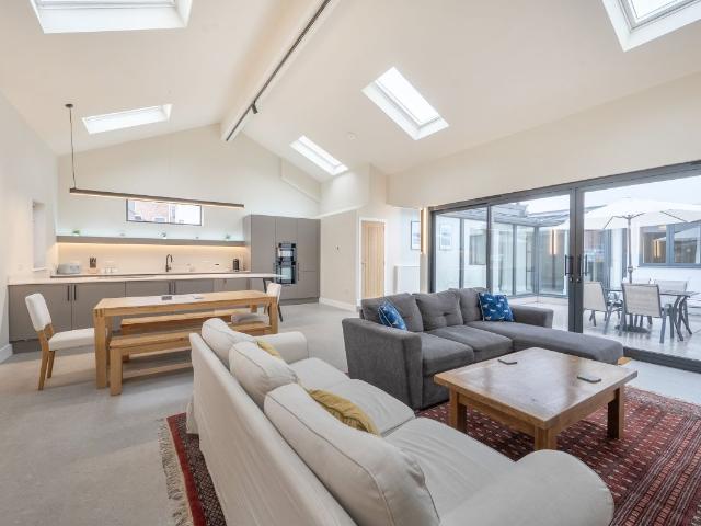 Rollestone Street, Salisbury SP1, 3 bed bungalow to rent, £2,750 pcm | PrimeLocation