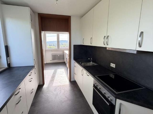 Rollhof: Traumblick über Hall: 121 QM, 3,5 Zimmer, Küche + Bad / WC neu
