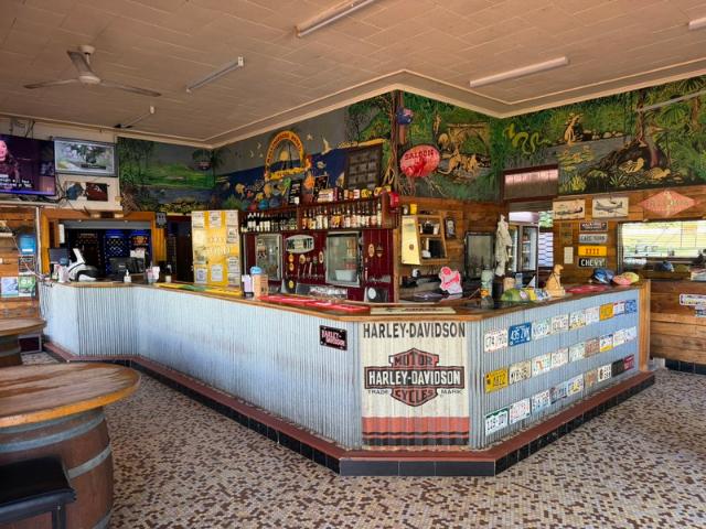 Rollingstone Hotel, 44040 Bruce Highway, Rollingstone, QLD, 4816