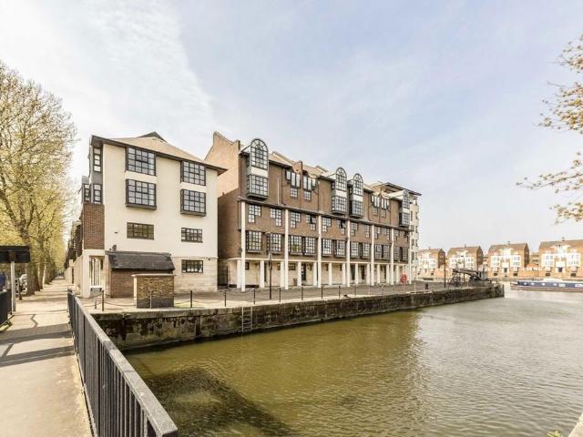 Rope Street, London SE16 6 bed house to rent £6,000 pcm £1,385 pw