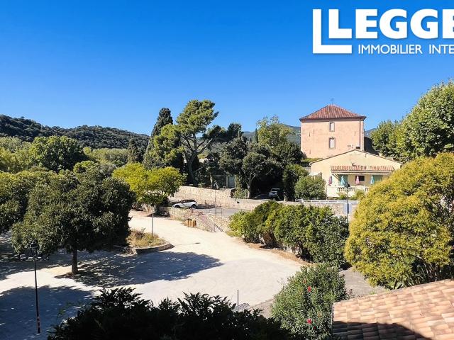 ROQUEBRUN – Charmante maison de village avec 3 chambres, grande terrasse et jardin potager en bordure de l’Orb