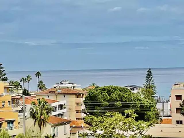 Roquebrune Cap Martin 06190 Location appartement 2 pièces t2 au dernier étage