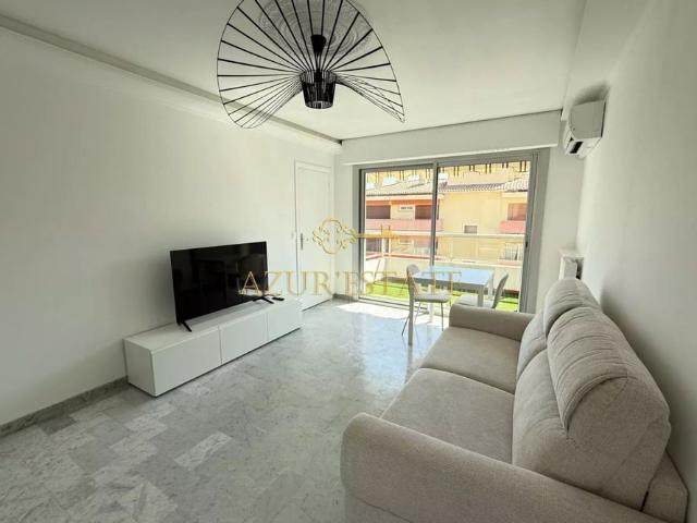 ROQUEBRUNE CAP MARTIN/ CARNOLES: GRAND STUDIO MEUBLÉ AVEC BALCON ET CAVE