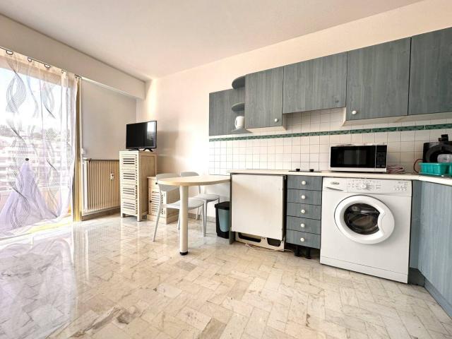 ROQUEBRUNE CAP MARTIN En plein coeur de Carnolès. Joli studio