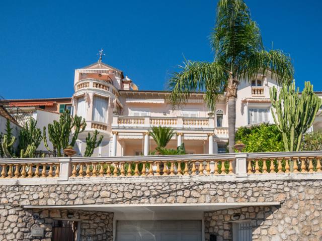 ROQUEBRUNE CAP MARTIN – Villa Belle Époque à Rénover – Vue Mer & Monaco